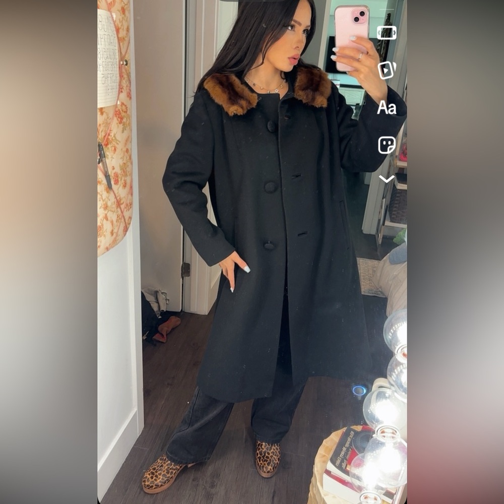 Vntg Michel Daniel Elegant Black Coat with Fur Collar